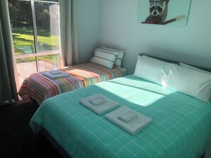 4 bedrooms, iron/ironing board, WiFi, bed sheets