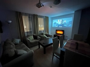 TV, fireplace