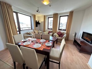 Dining - 2BR Mountain View Apartment - Washer, 300mbps WIFI, Aircon (Bansko)