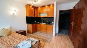 3 bedrooms, iron/ironing board, internet, wheelchair access