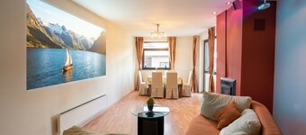 South Facing Bright Mountain View Penthouse - 2 balconies, 300mbps WIFI, washer