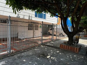 ファミリー アパートメント | 施設の敷地