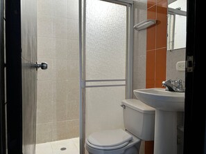 Family Apartment | Bathroom - Apartamento Cerca Al centro (Valledupar)
