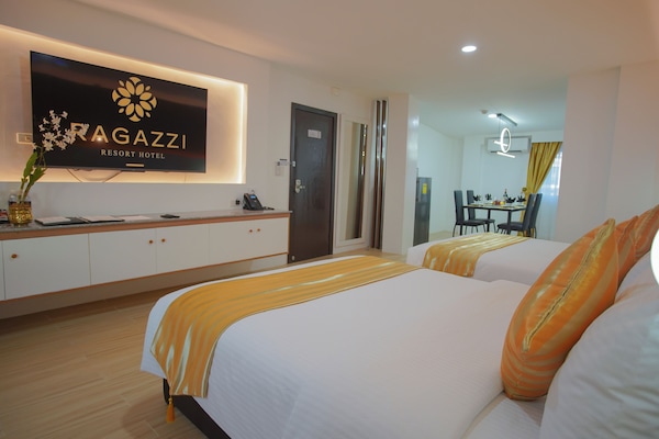 1 bedroom, blackout drapes, iron/ironing board, free WiFi