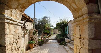 Petite maison 'Sira Stonehouse Ll' avec vue sur mer, Wi-Fi et climatisation