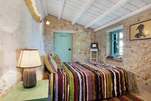 1 habitación, tabla de planchar con plancha, wifi gratis y ropa de cama 