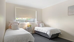 4 bedrooms, iron/ironing board, WiFi, bed sheets