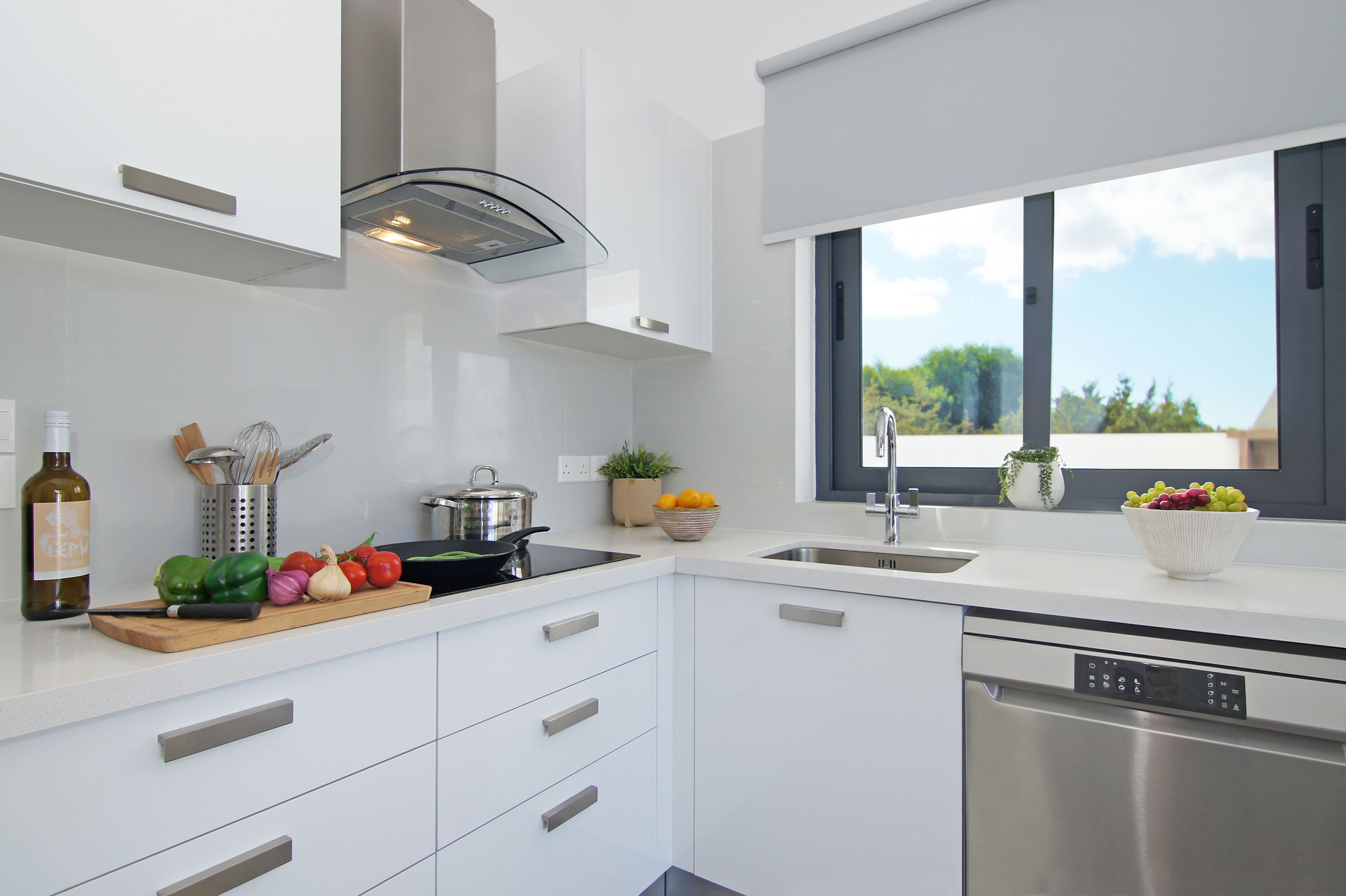 冰箱、微波炉、烤箱、炉灶