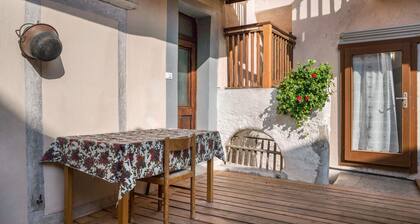 Apartment 'La Vecia Casa Apartament' with Mountain View and Shared Terrace