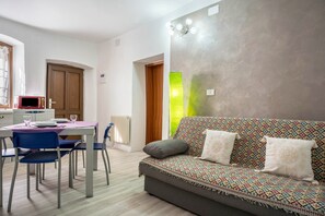 Dining - Apartment 'La Vecia Casa Apartament' with Mountain View and Shared Terrace (Denno)