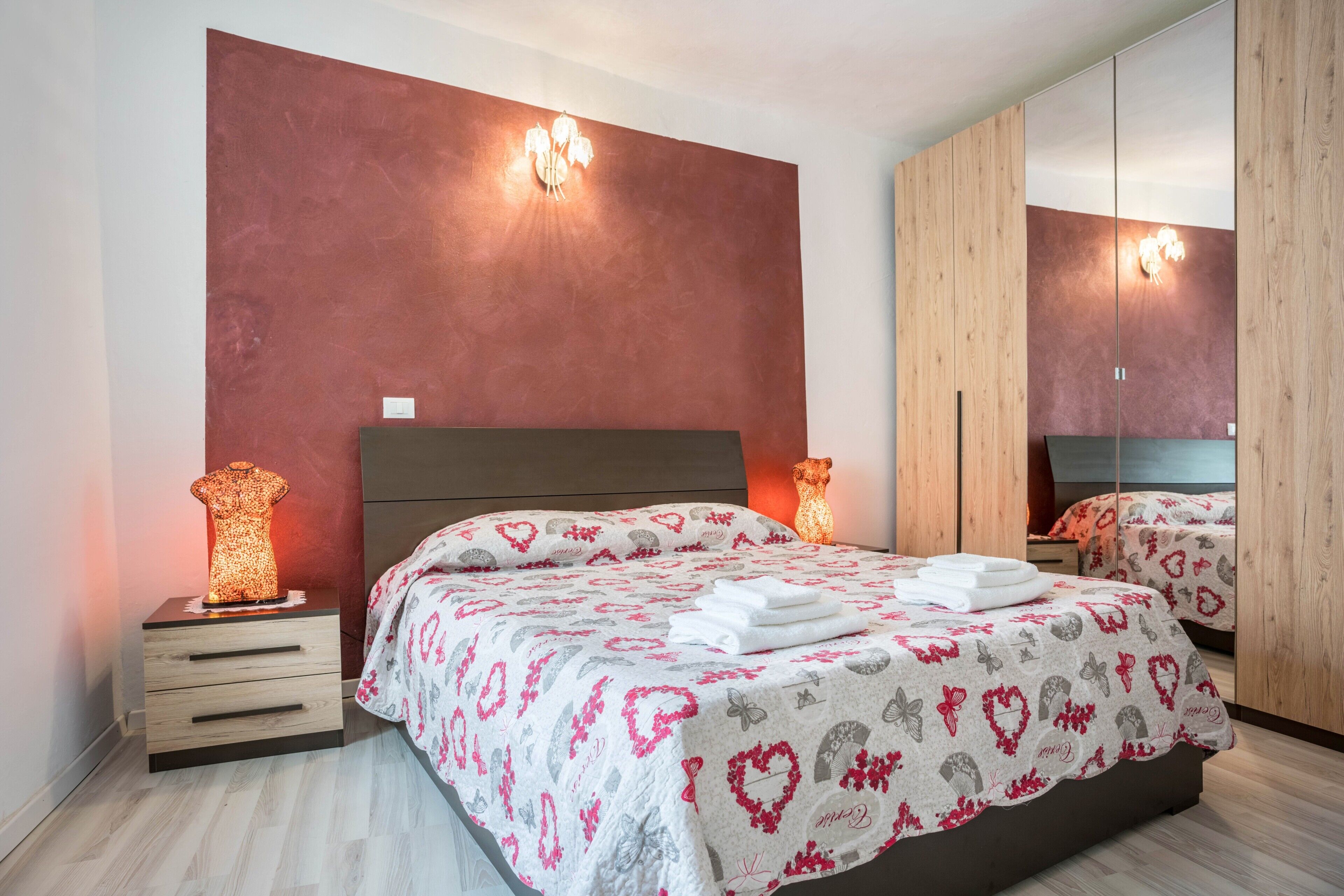 2 bedrooms, bed sheets