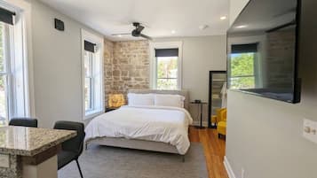1 habitación, tabla de planchar con plancha, wifi y ropa de cama