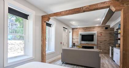 Downtown+HotTub+Wifi+FreeParking @151 Spring Ste A