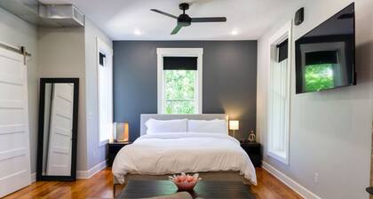 Downtown+HotTub+Wifi+FreeParking @151 Spring Ste F