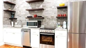 Refrigerador, microondas, horno y parrilla de estufa