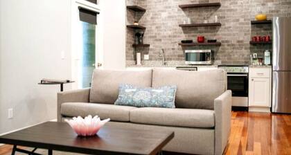 Downtown+HotTub+Wifi+FreeParking @151 Spring Ste F