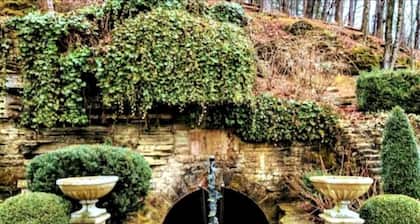 Downtown+HotTub+Wifi+FreeParking @151 Spring Ste F