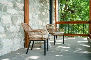 Terrace/patio - Downtown+HotTub+Wifi+FreeParking @151 Spring Ste D (Eureka Springs)