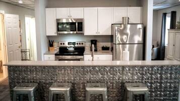 KĂŒhlschrank, Mikrowelle, Ofen, Herdplatte