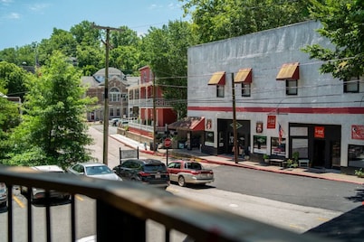 Downtown Villa1 at Sweet Spring Wifi Free Park