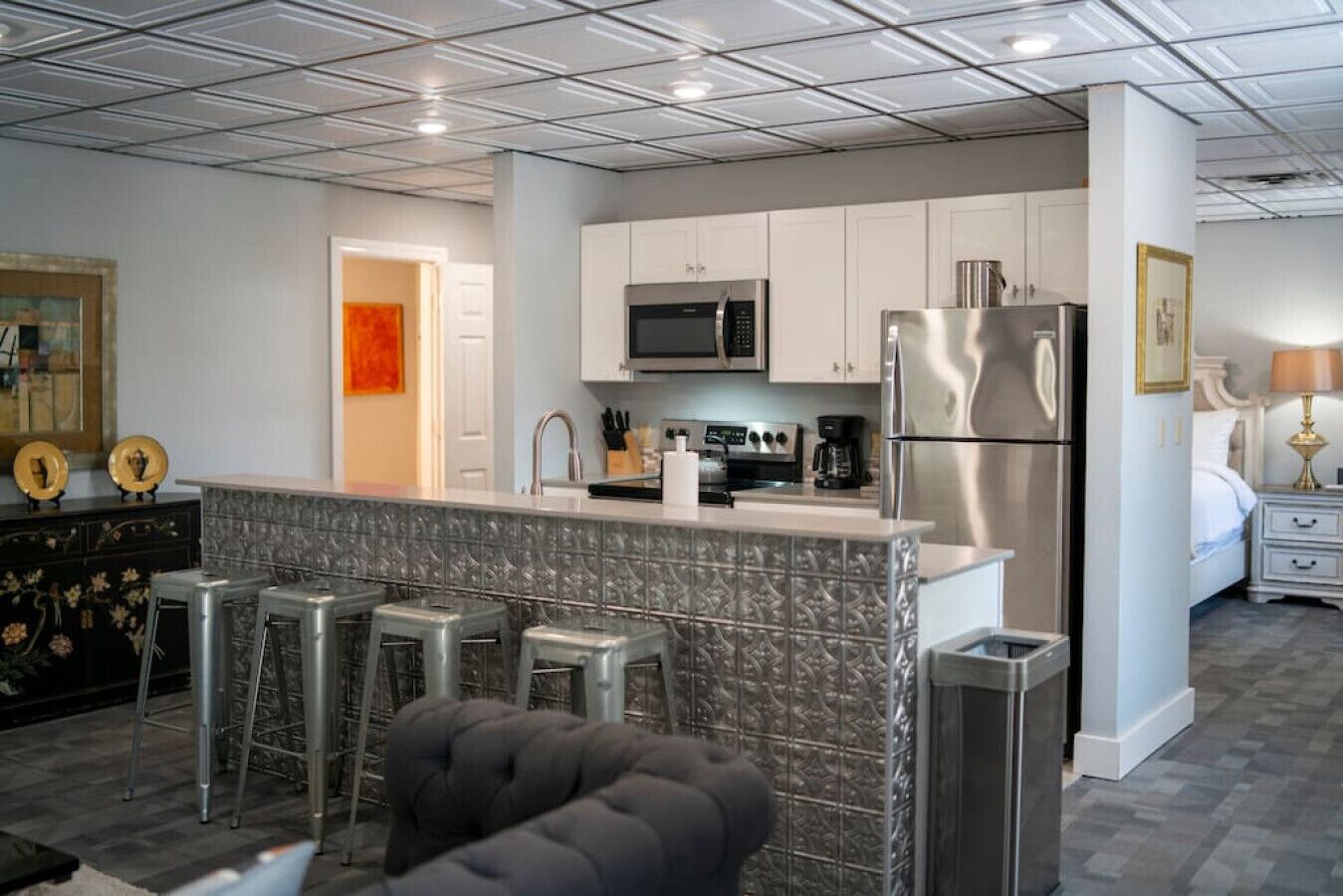 Kjøleskap, mikrobølgeovn, ovn og kokeplater