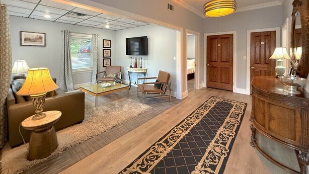 Unclassified image, 1 of 24, button - Downtown Villa 2 at Sweet Spring Wifi Free Parking (Eureka Springs)