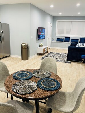 Dining - Spacious brand new condo - 15 mins from downtown Chicago! Sleeps 4 (Chicago)