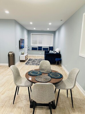 Dining - Spacious brand new condo - 15 mins from downtown Chicago! Sleeps 4 (Chicago)
