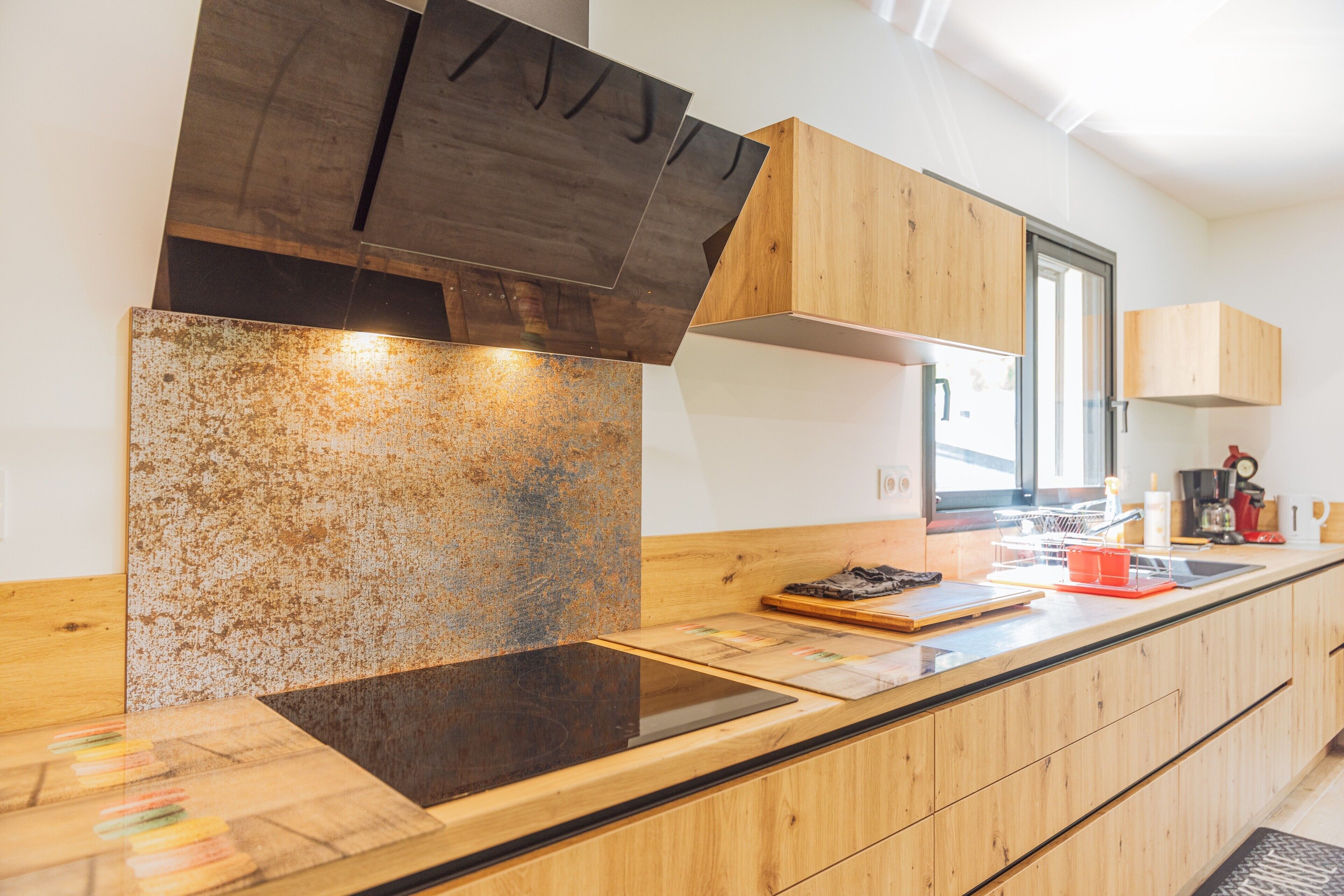 Kylskåp, mikrovågsugn, ugn och spishäll