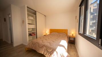 4 dormitorios, tabla de planchar con plancha, wifi gratis y ropa de cama