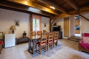 Interior - Holiday Home 'Domaine De Jouani - Pergola' with Shared Pool, Private Terrace and Wi-Fi (Villecomtal)