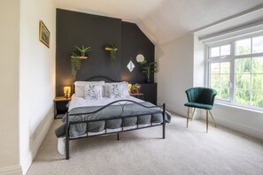 3 soverom, strykejern/-brett, internettilgang og sengetøy