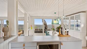 Réfrigérateur, micro-ondes, four, lave-vaisselle