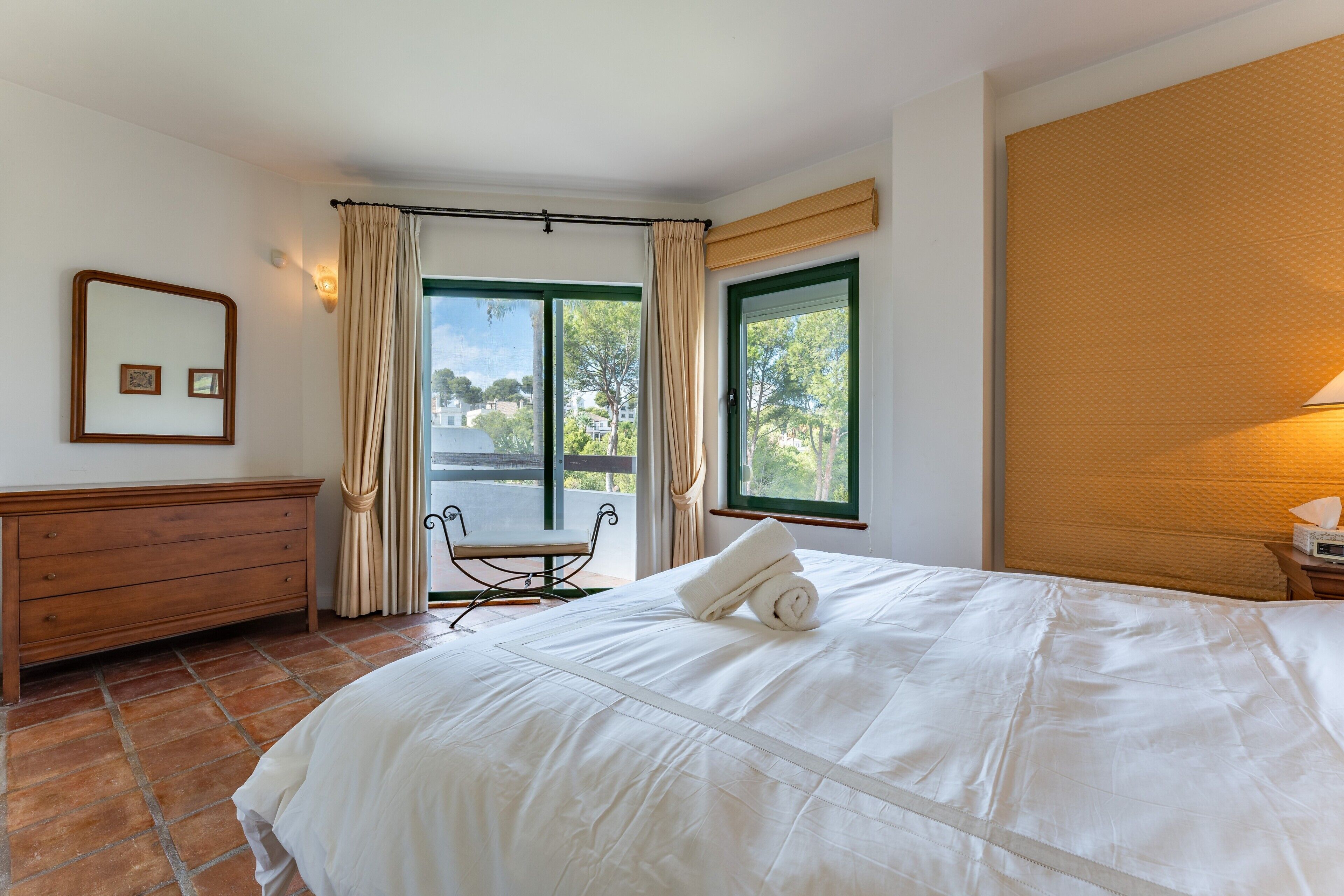 3 bedrooms, iron/ironing board, free WiFi, bed sheets