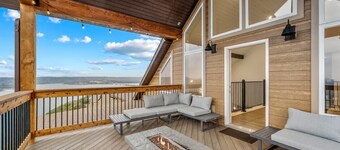 Luxury w/ Epic Lake View & Private Pool: Cliffwater