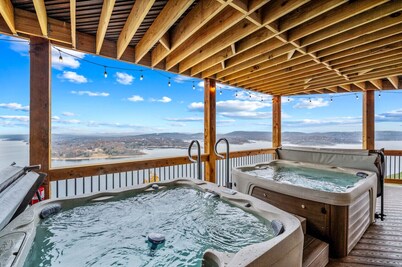 Cliffwater: Private Indoor Pool, 2 Hot Tubs, Outdoor Pool Table and Ping Pong