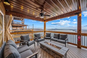 Terrace/patio - Luxury w/ Epic Lake View & Private Pool: Cliffwater (Kimberling City)