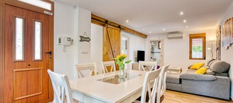 Ferienhaus "Violeta Grande" mit Bergblick, Privatem Pool und WLAN