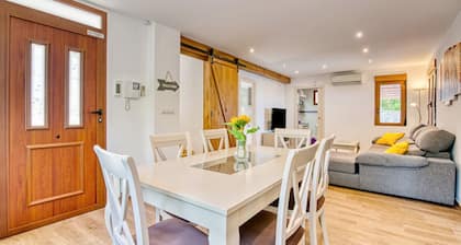 Vacation Home "Violeta Grande" with Mountain View, Private Pool & Wi-Fi