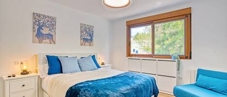 3 室のベッドルーム、アイロン / アイロン台、WiFi (無料)、ベッドシーツ