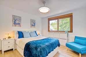 A bedroom with a bed, bedside tables, a window, and artwork on the wall. - Vacation Home "Violeta Grande" with Mountain View, Private Pool & Wi-Fi (Macastre)