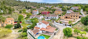 Vacation Home "Violeta Grande" with Mountain View, Private Pool & Wi-Fi