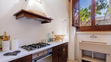 Réfrigérateur, four, plaque de cuisson