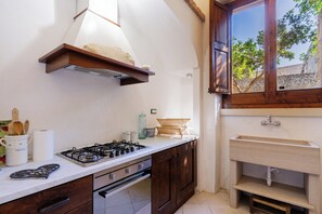 Réfrigérateur, four, plaque de cuisson