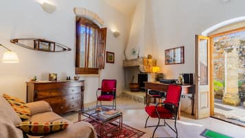 TV, fireplace, stereo