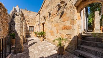 Enceinte de lâhĂ©bergement