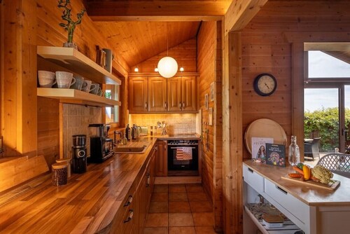 Panoramic Chalet w/ Hot Tub, BBQ, view, terrace