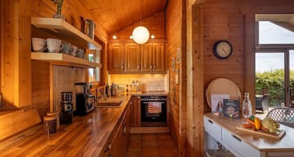 Panoramic Chalet w/ Hot Tub, BBQ, view, terrace