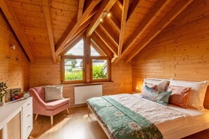 3 bedrooms, desk, free WiFi, bed sheets