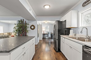 Interior - The Bamboo House! Dog-Friendly Home n RVA Sleeps 8 (Richmond)